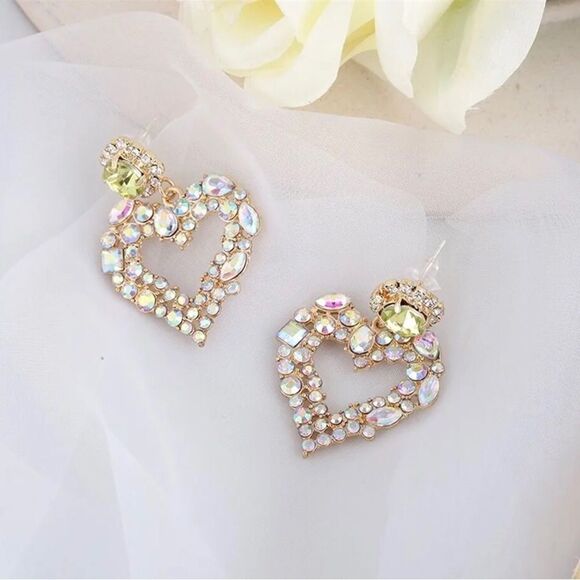 💜 Betsey Johnson sparkling heart dangle earrings 💜 - Picture 2 of 3